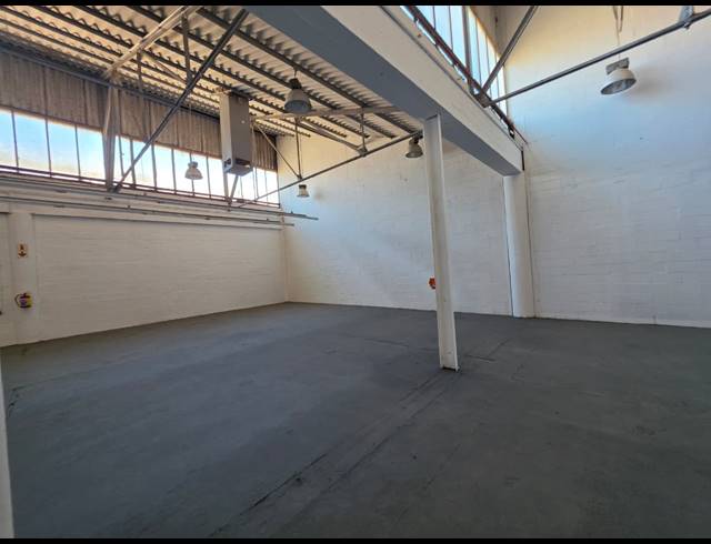 900M² WAREHOUSE TO LET IN PAARDEN EILAND